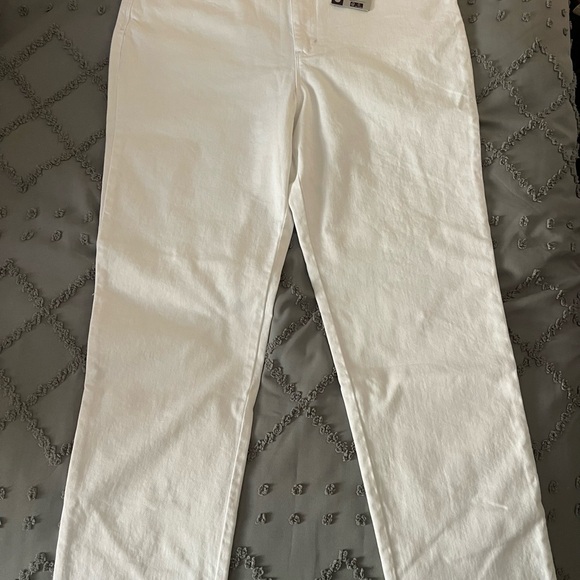 Gloria Vanderbilt Amanda jean’s tapered leg - Picture 1 of 3